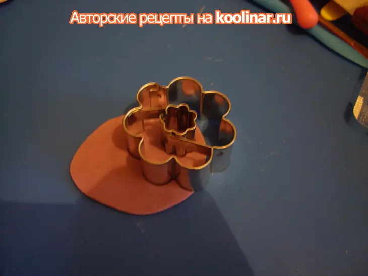 Торт "губка боб квадратные штаны": шаг 6