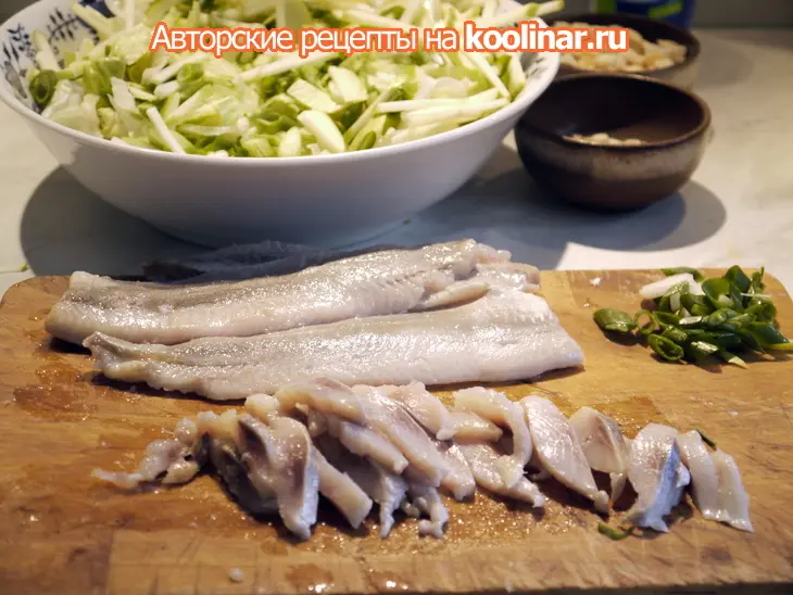 Айсберг-салат с сельдью, яблоками и крутонами: шаг 2