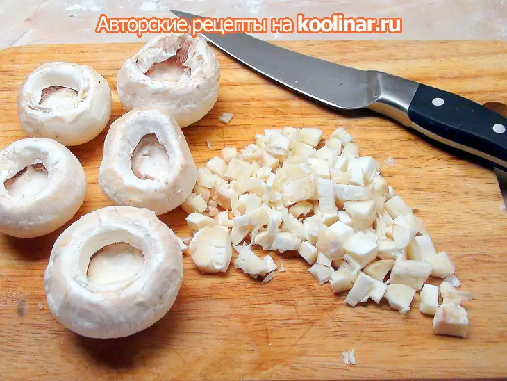 Грибы фаршированные, фуршетные, с карпаччо из куриной грудки.: шаг 1