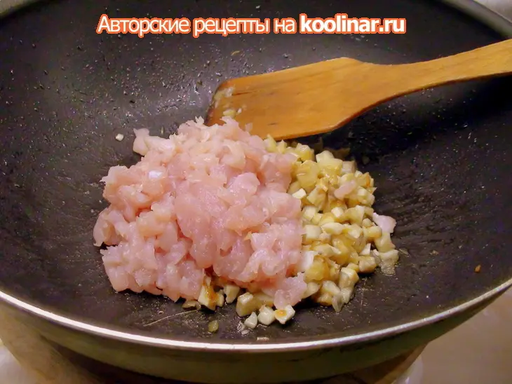 Грибы фаршированные, фуршетные, с карпаччо из куриной грудки.: шаг 3