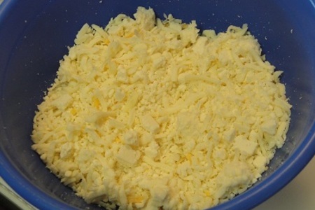 Лепёшки с сыром так-же с халапинья и помидором: шаг 2