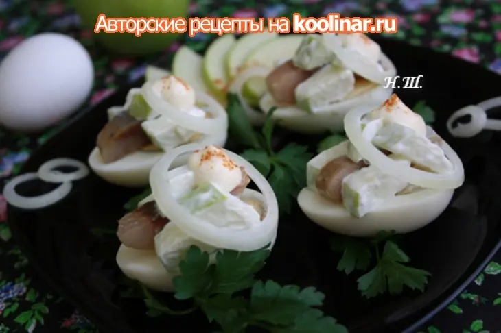 Яйцо с сельдью и яблоками.: шаг 2