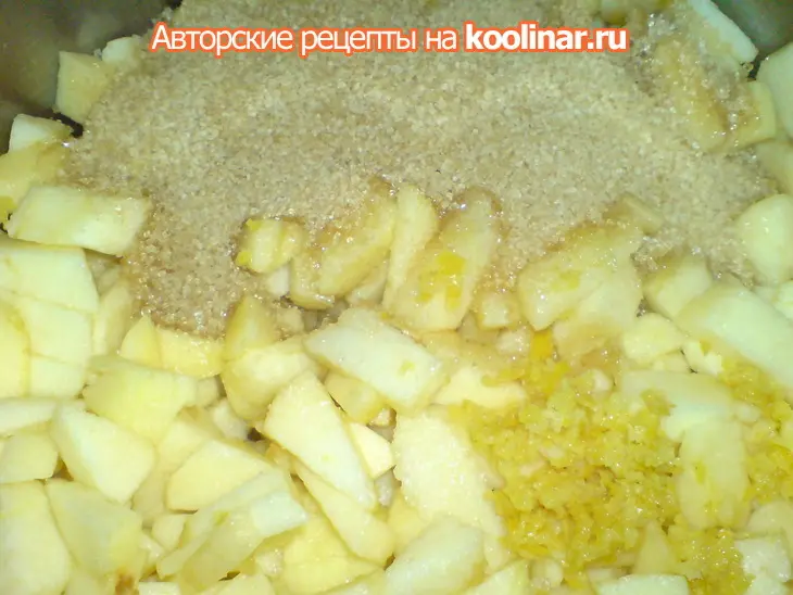 Яблочно-изюмовый пирог-перевёртыш: шаг 1