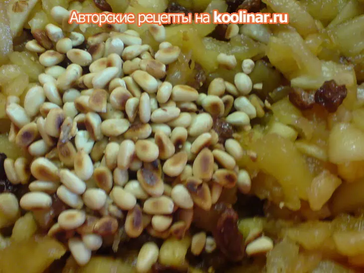 Яблочно-изюмовый пирог-перевёртыш: шаг 3