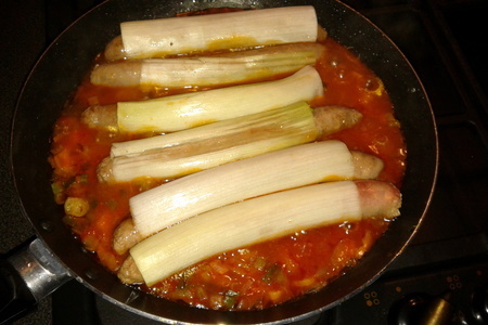 Колбаски в луке-порее с соусом из овощей и картофелем фри: шаг 10
