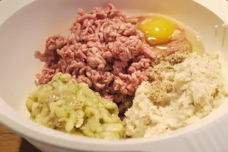 Котлеты летние с баклажаном и орехами: шаг 1