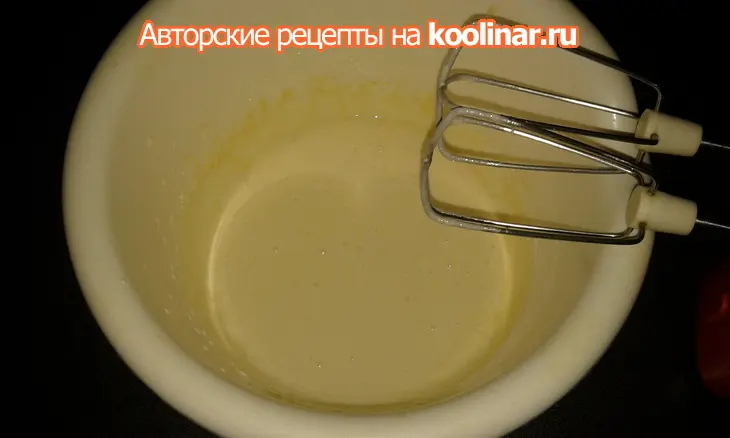Рулет с мороженым и шоколадным соусом: шаг 3