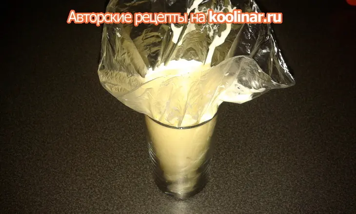 Рулет с мороженым и шоколадным соусом: шаг 6