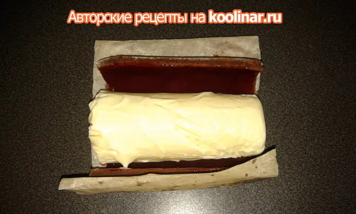 Рулет с мороженым и шоколадным соусом: шаг 15