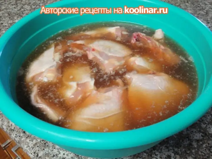 Куриные бёдрышки под соусом в духовке: шаг 3
