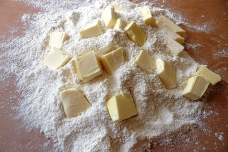 Печенье twix ( песочное печенье+молочный шоколад+мягкая карамель): шаг 2
