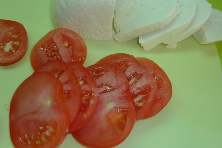 Слойки с сыром, помидорами и соусом песто: шаг 2