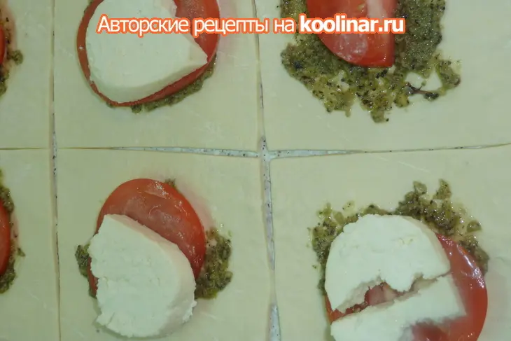 Слойки с сыром, помидорами и соусом песто: шаг 3