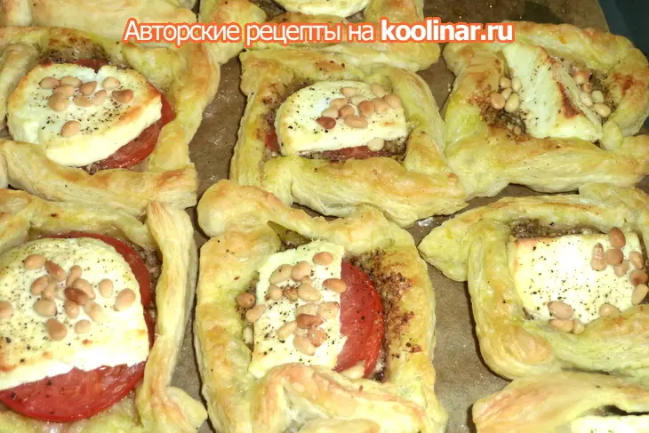 Слойки с сыром, помидорами и соусом песто: шаг 5