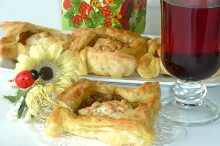 Слойки с сыром, помидорами и соусом песто: шаг 7