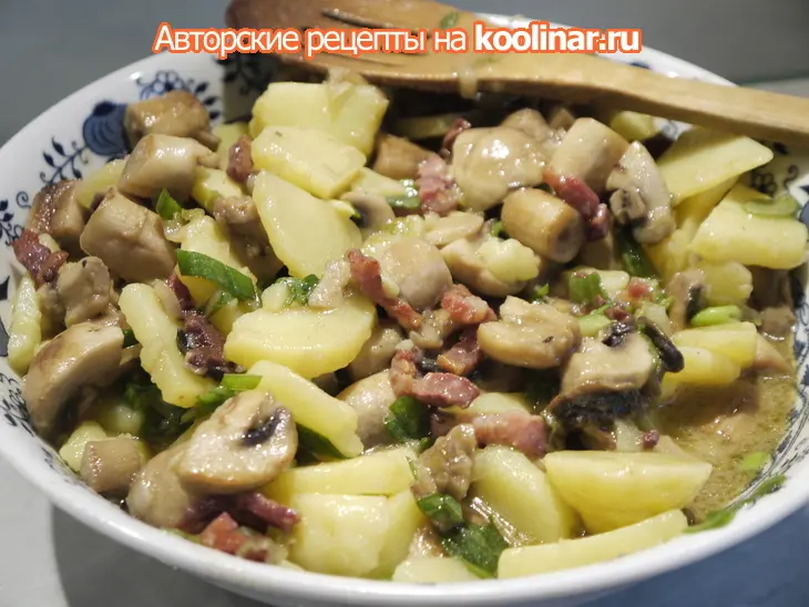 Сытный картофельный салат с шампиньонами и зеленым луком: шаг 4