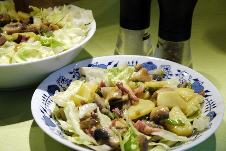 Сытный картофельный салат с шампиньонами и зеленым луком: шаг 6