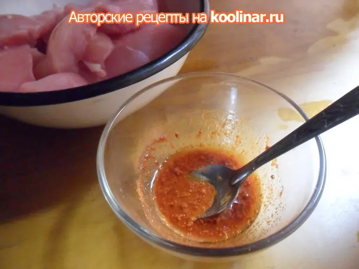 Грудка в соусе из сметаны, томатов и паприки: шаг 1