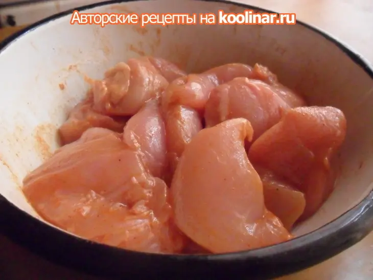 Грудка в соусе из сметаны, томатов и паприки: шаг 2