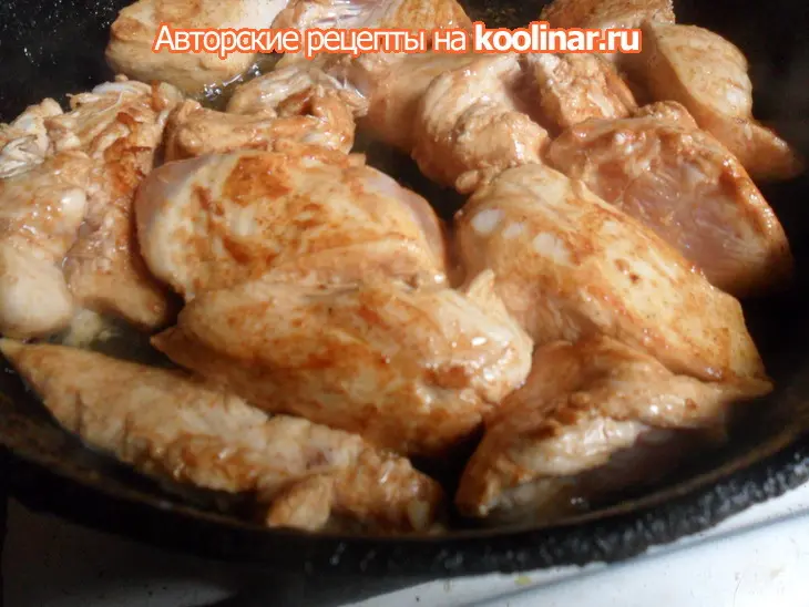 Грудка в соусе из сметаны, томатов и паприки: шаг 4