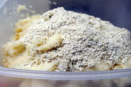 Сочные рыбные котлеты с йогуртом и геркулесом.: шаг 3