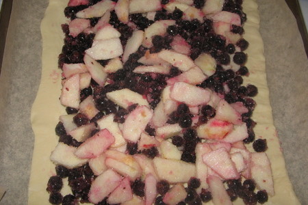 Пирог слоенный с ягодами.: шаг 3