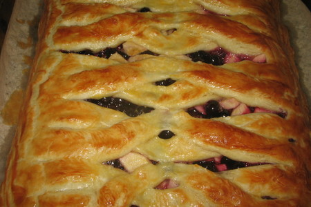 Пирог слоенный с ягодами.: шаг 5
