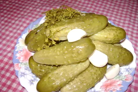 Огурчики  маринованные, хрустящие: шаг 1