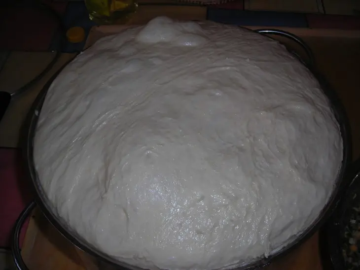 Пирожки с зелёным луком и яйцами: шаг 3