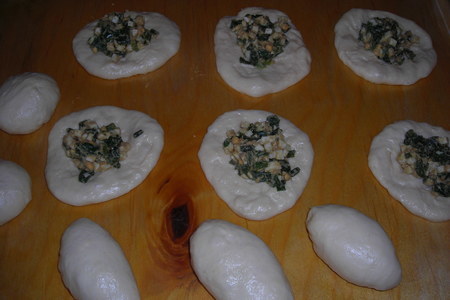 Пирожки с зелёным луком и яйцами: шаг 5