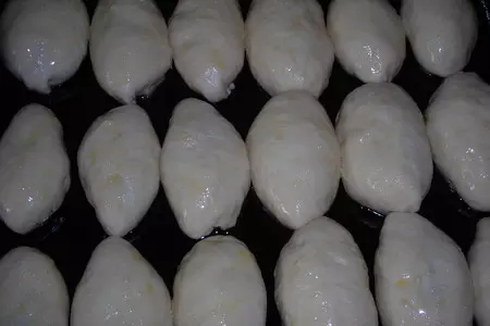 Пирожки с зелёным луком и яйцами: шаг 7