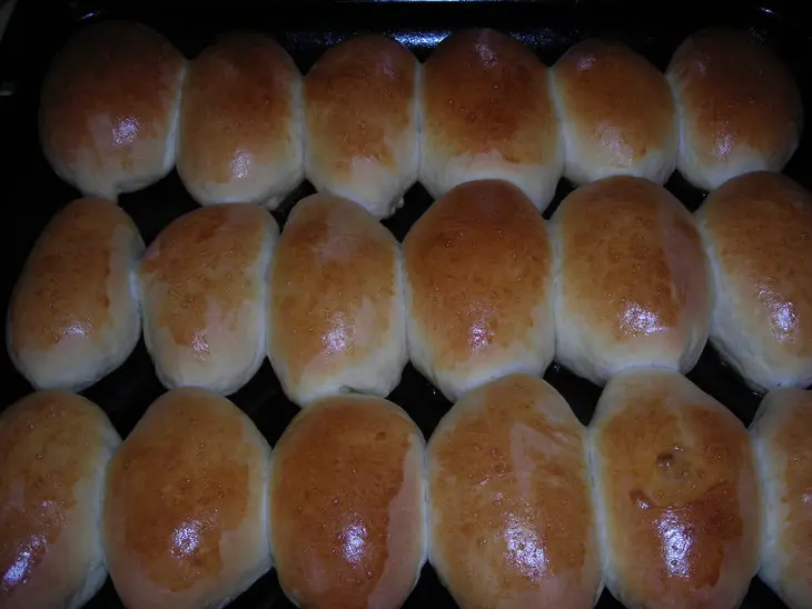 Пирожки с зелёным луком и яйцами: шаг 8
