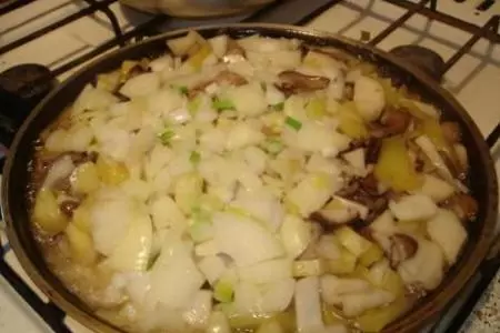 Грибы с картошкой: шаг 3