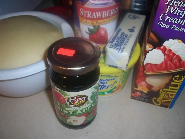 Булочки с начинкой,запеченные в сливках: шаг 1