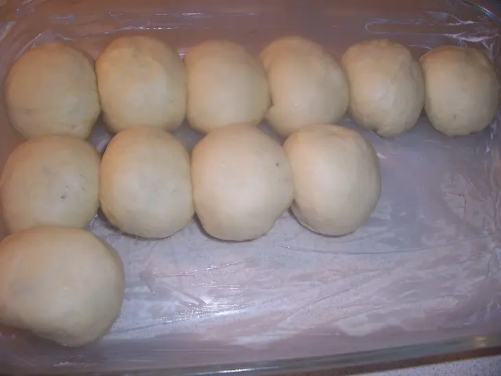 Булочки с начинкой,запеченные в сливках: шаг 3
