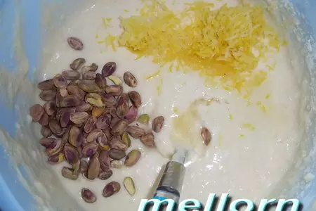 Кексы из белого шоколада с лимонной ноткой и фисташками: шаг 3