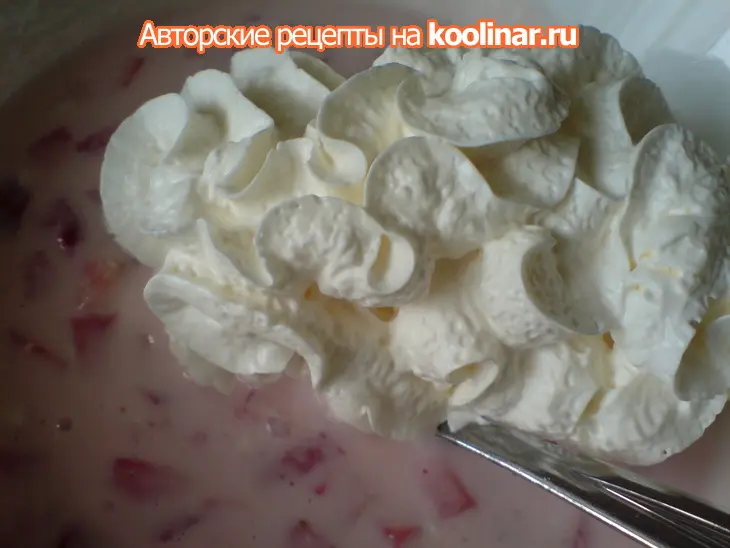 Клубничное тирамису /клубничная шарлотка: шаг 5