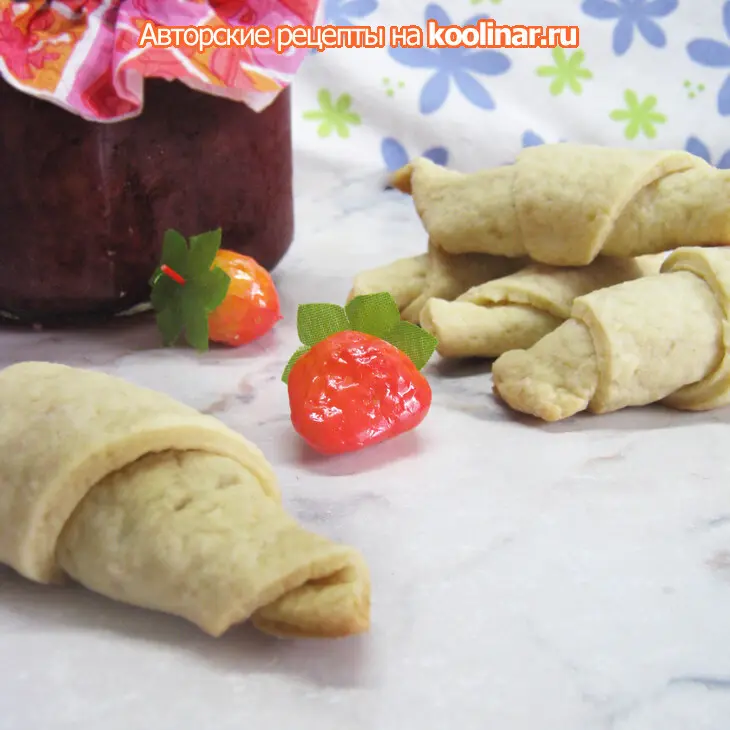 Творожные рогалики с творожно-клубничной начинкой: шаг 6
