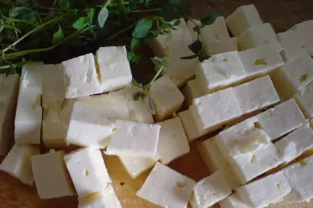 Открытый пирог с брынзой, тимьяном  и помидорками-черри/киш/: шаг 3