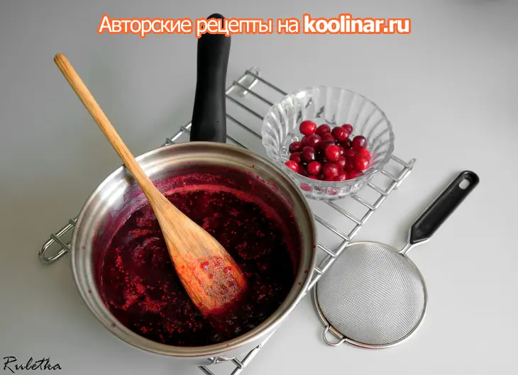 Свиное филе в беконе с жареным манго-гриль и клюквенным соусом.: шаг 4