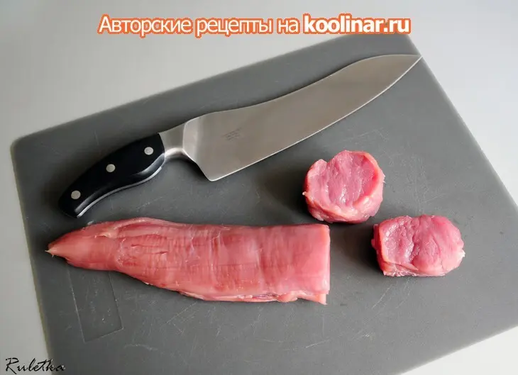 Свиное филе в беконе с жареным манго-гриль и клюквенным соусом.: шаг 8