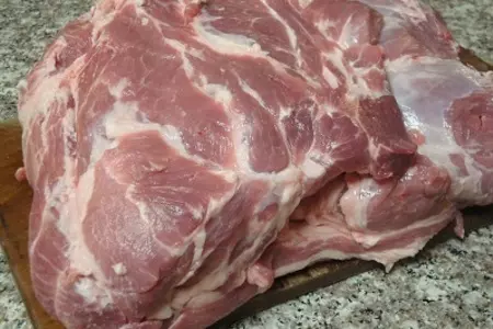 Мясо в листьях кукурузных початков: шаг 1