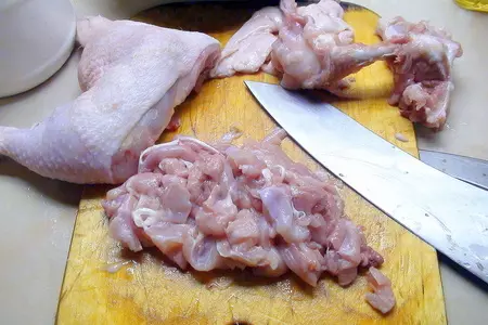 Пирог с курицей на слоёном тесте, со словами благодарности хорошему человеку.: шаг 1
