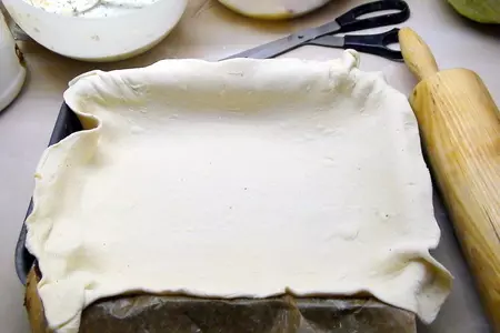 Пирог с курицей на слоёном тесте, со словами благодарности хорошему человеку.: шаг 5