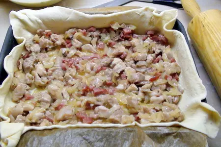 Пирог с курицей на слоёном тесте, со словами благодарности хорошему человеку.: шаг 6