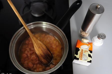 Филе лосося с картофельным пюре в цуккини, креветочным соусом и помидорами черри под песто: шаг 10