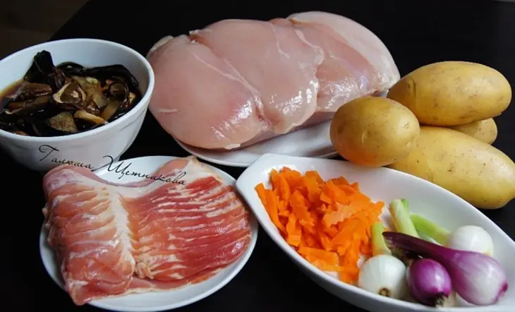 Куриный рулет с грибами и картошкой: шаг 1