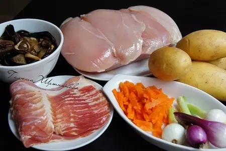 Куриный рулет с грибами и картошкой: шаг 1