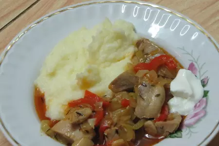 Куриный гуляш (с сезонными овощами и пряными травами): шаг 2