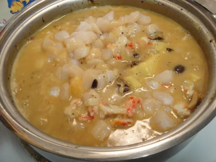 Крем суп с мясом королевского краба,придворными гребешками и грибами пиоппини: шаг 5